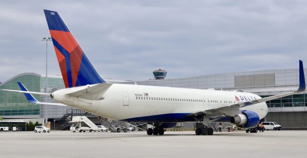 
Un employé a accidentellement déclenché un toboggan de secours dans la cabine d un avion de la compagnie aérienne Delta Air L