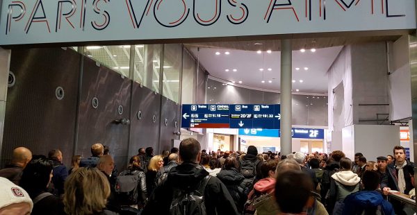 
Groupe ADP (Aéroports de Paris) a fait état hier d une hausse de 2,5% de son trafic de passagers dans les aéroports parisiens 