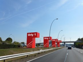 La chute de la demande de transport aérien en France, liée à la pandémie de Covid-19, contraint les aéroports à fermer des t