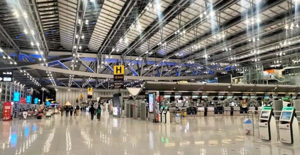 
Bangkok envisage de transformer un terminal du principal aéroport international du pays en hôpital de campagne pour faire face 