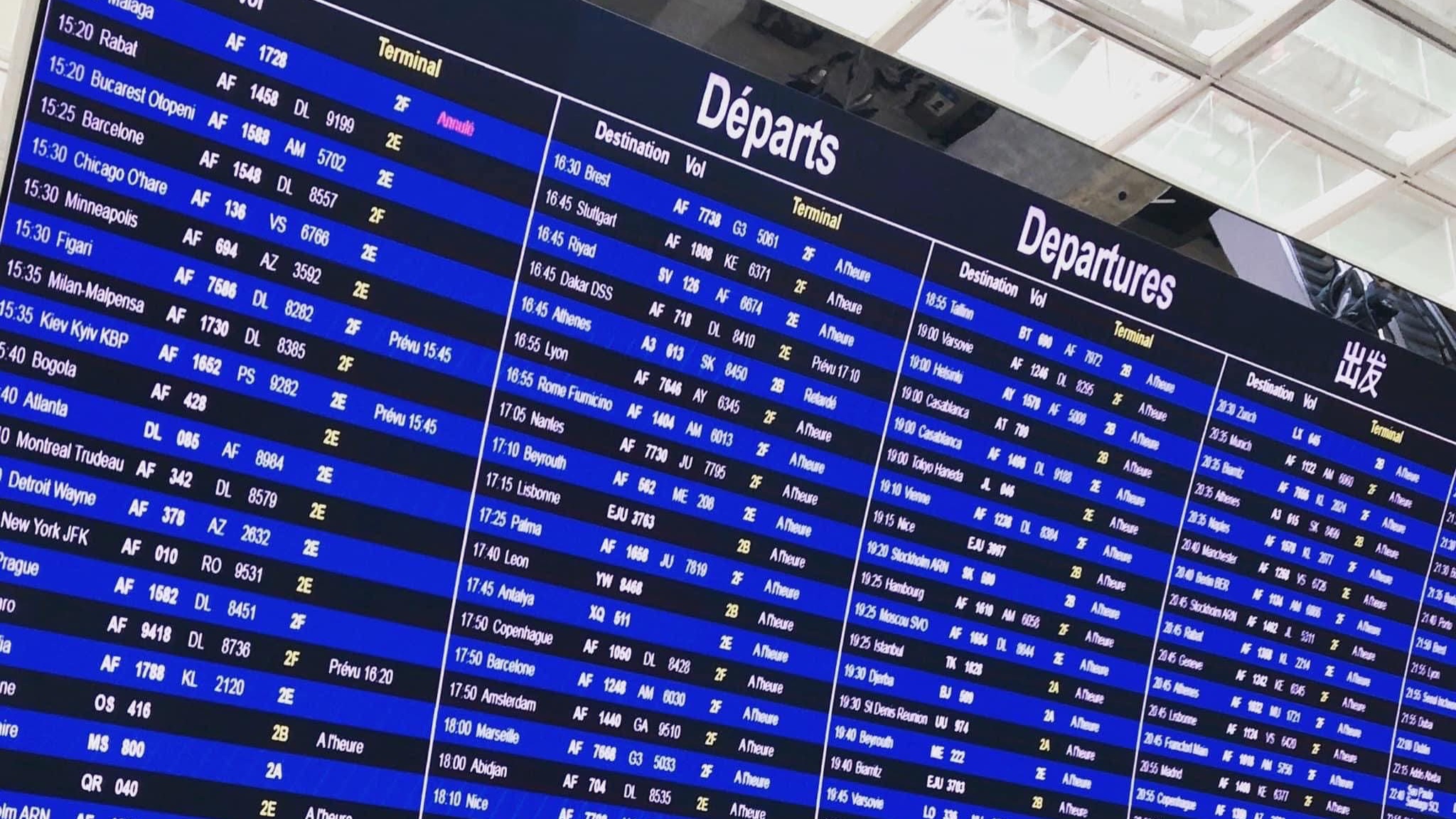 Retards, bagages cabine, clause no‑show : ce que va changer la réforme européenne pour les passagers aériens 1 Air Journal