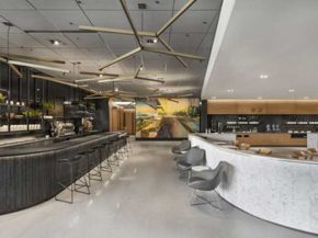 Air Canada vient d inaugurer un nouveau concept de lounge, un café-bar destiné à ses clients premium au départs des vols domes
