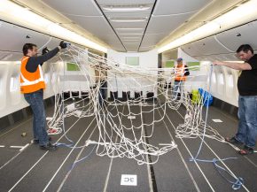 Air Canada reconfigure les cabines de trois de ses Boeing 777-300ER pour accroître leur capacité d emport de fret. La première 