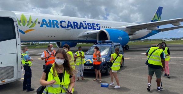 
Un Airbus A350-900 d Air Caraïbes, réaménagé en avion médical, a réalisé une évacuation sanitaire inédite : il a transpo