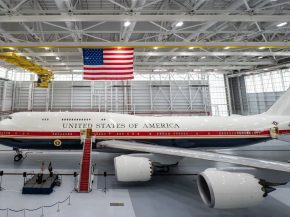 
Les États-Unis s’apprêtent à tourner la page de l’emblématique Boeing 747 VC‑25A, incarnation d’Air Force One depuis 