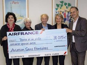 Anne Rigail, directrice générale d’Air France, a remis hier, au nom de la compagnie aérienne française, un chèque de 31 075