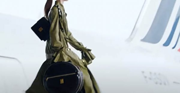 
Les avions de la compagnie aérienne Air France étaient au cœur de la présentation de la collection prêt-à-porter automne-hi