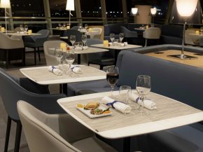 Hier à New York-JFK, Air France a dévoilé un espace de restauration totalement repensé dans son salon de l aéroport newyorkai