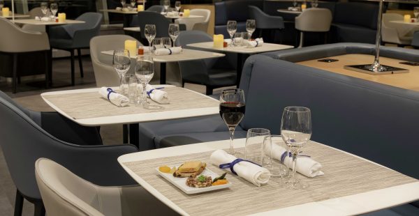 Hier à New York-JFK, Air France a dévoilé un espace de restauration totalement repensé dans son salon de l aéroport newyorkai