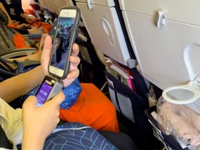 





Il est toujours requis de régler son smartphone en mode avion pendant les vols, bien que les raisons et la nécessité aien