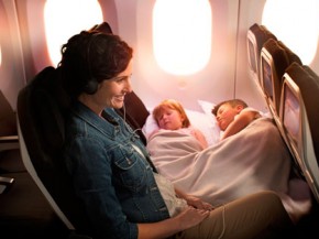 La compagnie aérienne Japan Airlines a ajouté une icône représentant les bébés à ses plans de cabine, permettant aux passag
