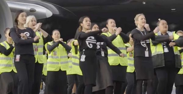 Un haka, la danse rituelle des Maoris, est toujours impressionnant. Le spectacle l est d autant plus qu il est réalisé directeme