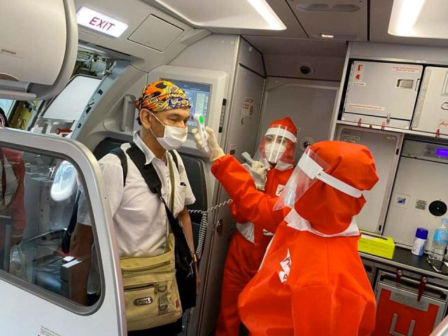 AirAsia : un uniforme de protection sanitaire pour les PNC (photo) 1 Air Journal AirAsia : un uniforme de protection sanitaire pour les PNC (photo) 1 Air Journal
