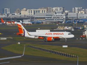 
Air India a confirmé la suspension de deux pilotes ayant opéré des vols commerciaux sans posséder les licences exigées par l