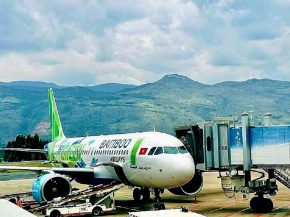 
Bamboo Airways traverse une nouvelle zone de fortes turbulences : la compagnie vietnamienne a cessé d’afficher des vols commer