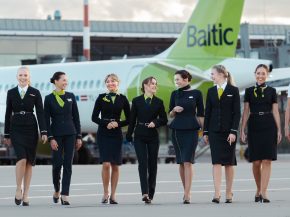 Trente pilotes d’airBaltic participeront pendant un an à l’exploitation des Airbus A220 d’Air Niugini et à la formation de