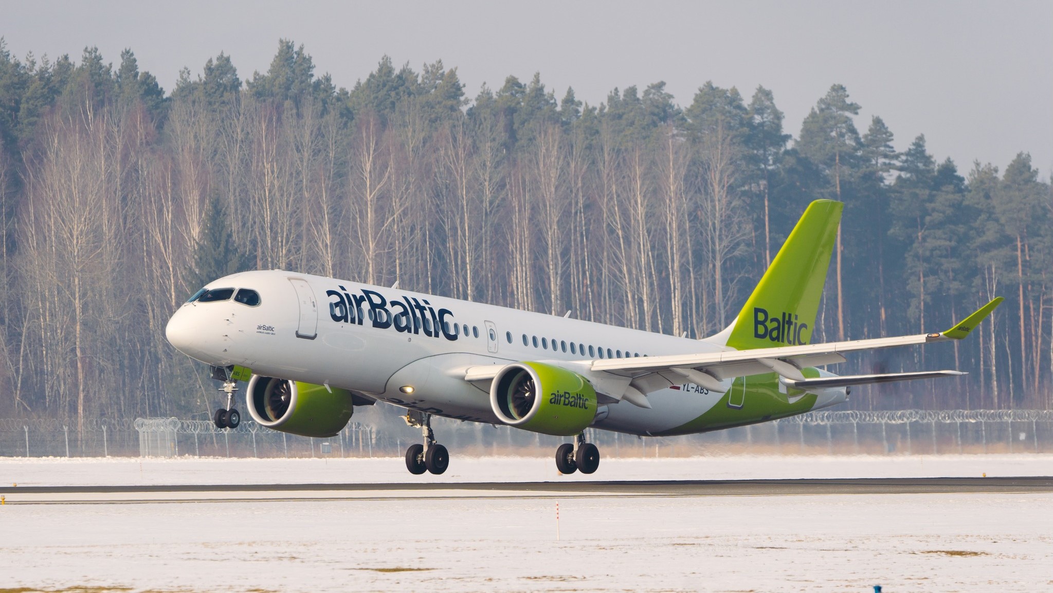 Un Airbus A220 d’airBaltic irrémédiablement perdu après un incendie au sol  1 Air Journal