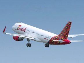 
Le 6 janvier, Khairun Nisya embarque sur le vol Batik Air ID7058 entre Palembang et Jakarta, vêtue d’une tenue complète de pe