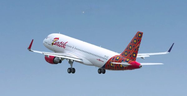 
Le 6 janvier, Khairun Nisya embarque sur le vol Batik Air ID7058 entre Palembang et Jakarta, vêtue d’une tenue complète de pe