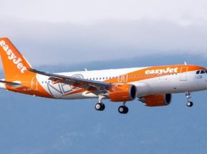 
Le 10 novembre 2025, easyJet a recréé son vol inaugural EZY121 entre Londres Luton et Glasgow, en embarquant uniquement des pil