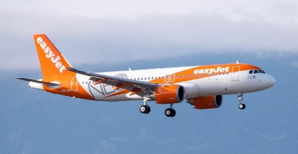 
Le 10 novembre 2025, easyJet a recréé son vol inaugural EZY121 entre Londres Luton et Glasgow, en embarquant uniquement des pil