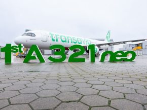 
Transavia France, low cost du groupe Air France-KLM, vient de prendre livraison d un premier Airbus A320neo dans le cadre d un gr