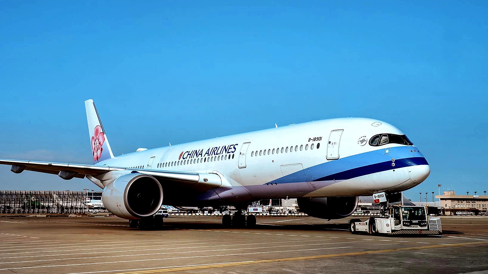 À Melbourne, la porte d’un Airbus A350 de China Airlines arrachée par une passerelle d’embarquement