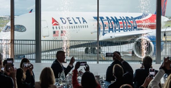 


Delta Air Lines a dévoilé jeudi à l usine d Airbus à Toulouse son nouvel long-courrier A350 aux couleurs de la Team USA, l 