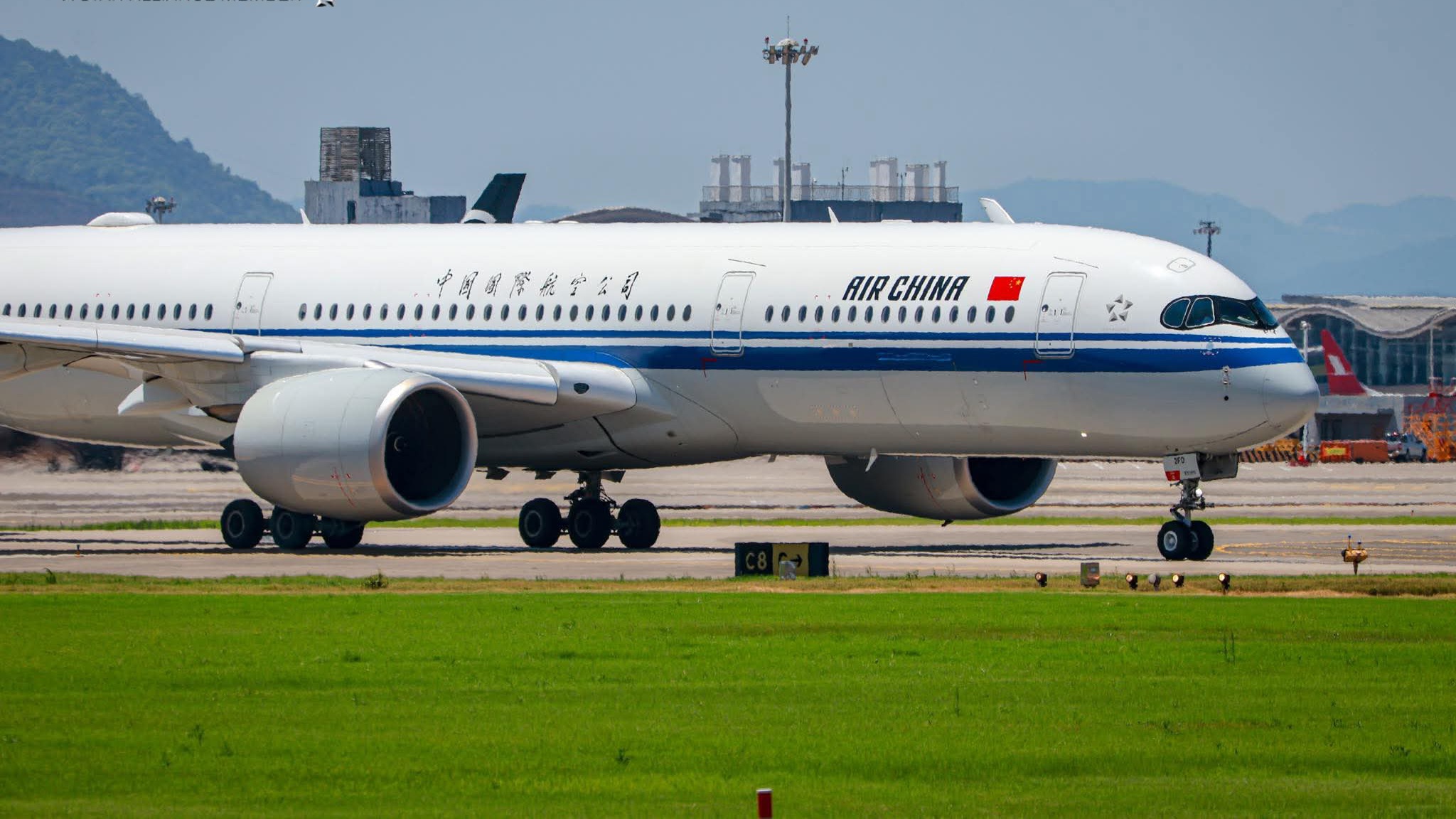 Méga-commande chinoise : Air China s’offre 15 A350‑900 et sa filiale Shenzhen Airlines 40 A320neo 1 Air Journal Méga-commande chinoise : Air China s’offre 15 A350‑900 et sa filiale Shenzhen Airlines 40 A320neo 1 Air Journal