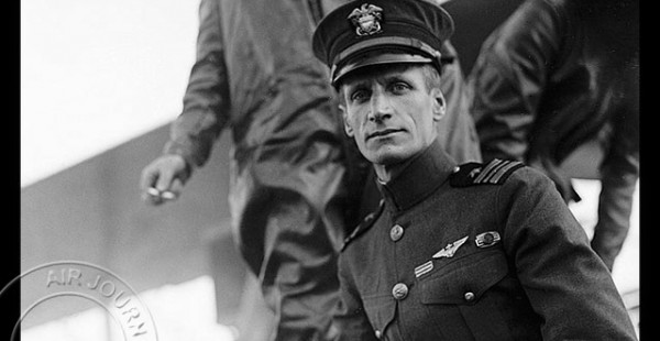 
Histoire de l’aviation – 17 mai 1919. Engagé dans une traversée de l’océan Atlantique dans le sens ouest – est, ayant