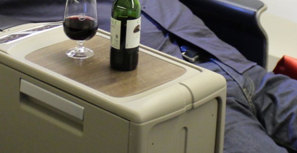 
En raison de nombreux cas d incivilité en vol, American Airlines a décidé de prolonger son refus de servir des boissons alcool