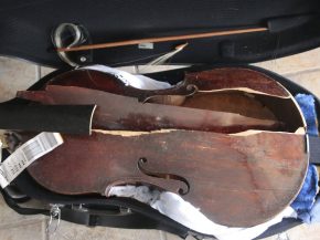 Une viole de gambe du XVIIe siècle appartenant à la musicienne israélienne Myrna Herzog a été gravement endommagée après av