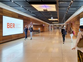 
L aéroport international Berlin-Brandebourg Willy Brandt (BER), ouvert en octobre 2020 en plein pandémie de Covid-19, a  