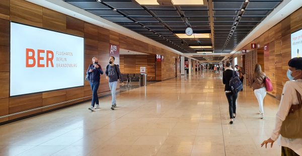 
L aéroport international Berlin-Brandebourg Willy Brandt (BER), ouvert en octobre 2020 en plein pandémie de Covid-19, a  