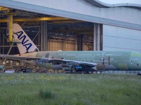 L avionneur européen Airbus a annoncé hier que le premier superjumbo A380, commandé par la compagnie japonaise ANA (All Nippon 