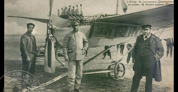 
Histoire de l’aviation – 9 octobre 1908. C’est dans le ciel de la ville d’Issy-les-Moulineaux, en région parisienne, qu