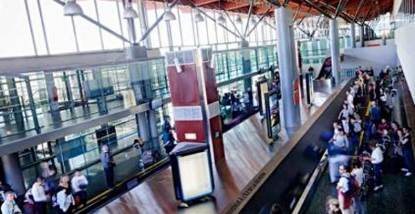 
En prévision d’un trafic particulièrement dense pendant l été, l’aéroport de La Réunion-Roland Garros met en œuvre u