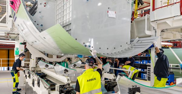 
Airbus a franchi une étape importante dans la production du premier A321XLR, l assemblage structurel des fuselages central et ar