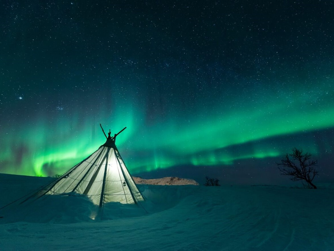 Tourisme : les bonnes destinations pour admirer les aurores boréales, selon Expedia