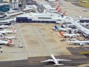 
Le conseil d administration de l aéroport Kingsford-Smith de Sydney a accepté l offre de rachat de 23,6 milliards de dollars au