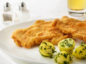 
Austrian Airlines et SWISS, deux filiales du groupe allemand Lufthansa, améliorent la restauration en classe Economique sur leur
