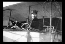 
Histoire de l’aviation – 15 juin 1910. En ce mercredi 15 juin 1910, aux alentours de 5 h 20 du matin, l’officier-aviateur E
