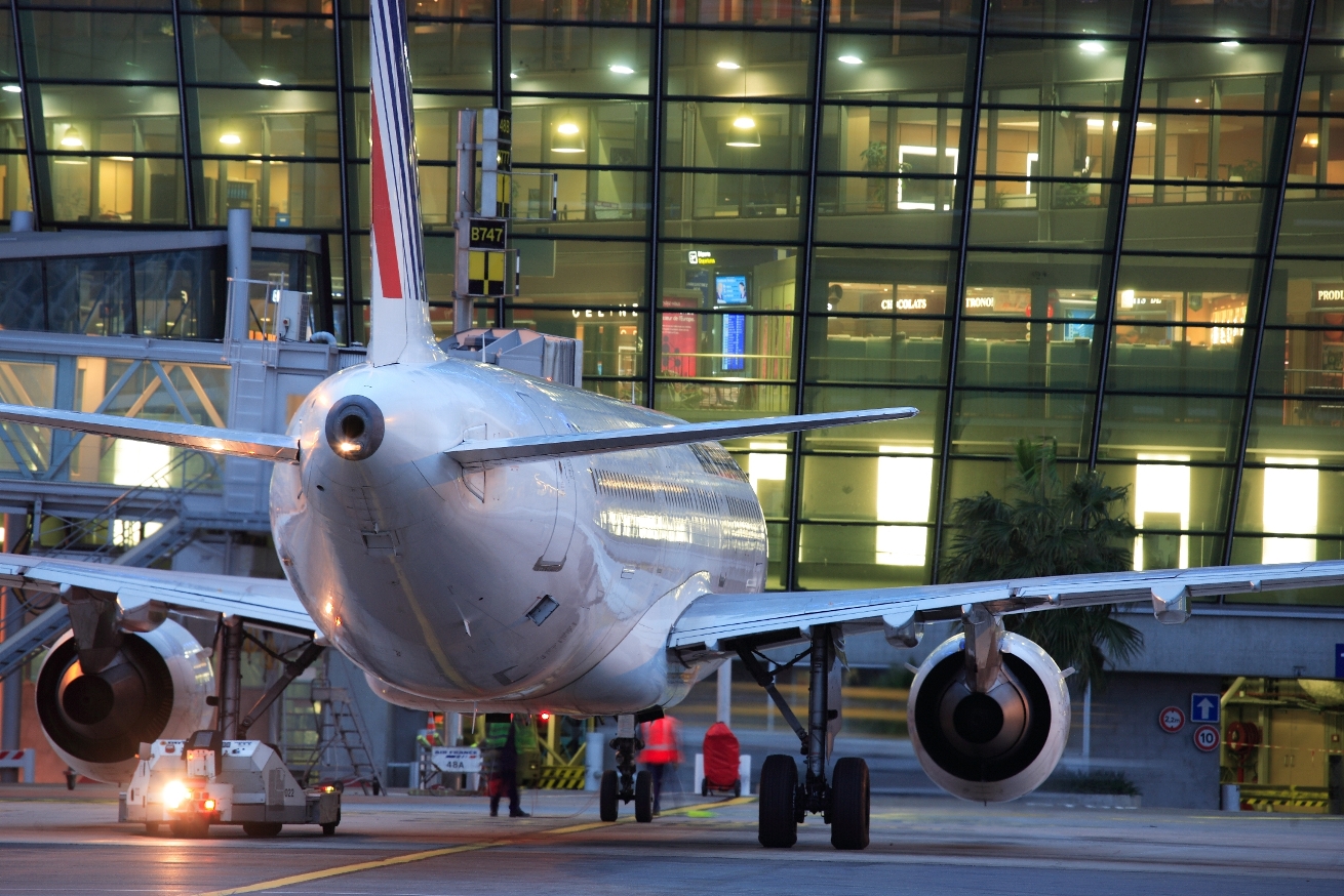 Air France : atterrissage d’urgence avec un pneu éclaté, demi-tour à cause d’un téléphone perdu