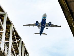 
Chaos dans les aéroports indiens après des centaines d’annulations chez IndiGo, la plus grande compagnie du pays, prises au p