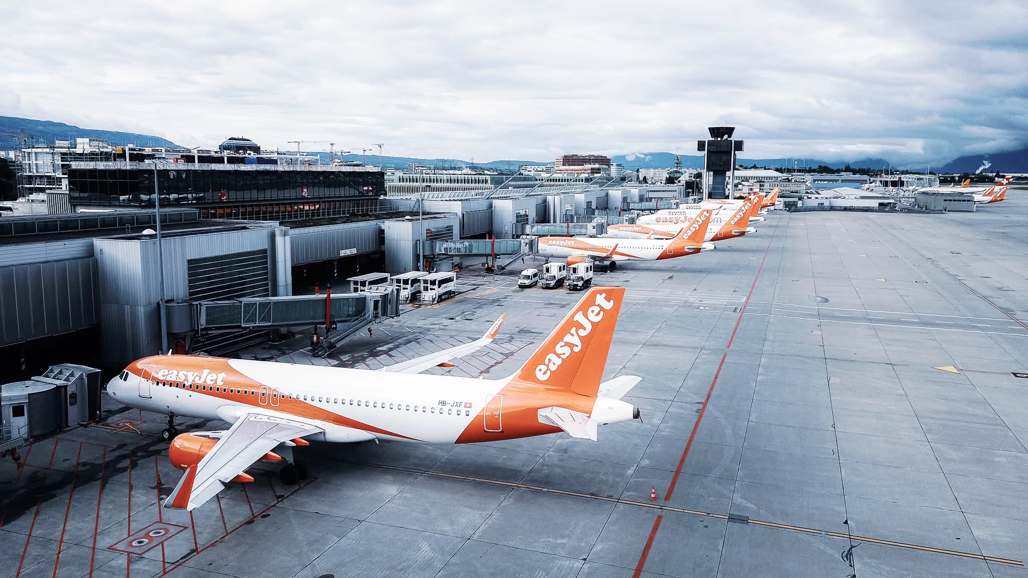 Genève frôle son record de trafic en 2025 tout en réduisant les décollages nocturnes  1 Air Journal