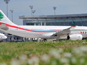 
La trêve conclue entre Israël et le Hezbollah relance progressivement le trafic aérien à Beyrouth, la capitale libanaise, ave