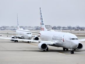 
American Airlines a annoncé hier une perte nette de 545 millions de dollars au troisième trimestre, plombée par une charge exc