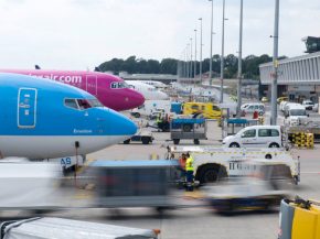 
Les syndicats de l’aéroport de Charleroi ont annoncé une grève jeudi 2 mai, pendant les vacances scolaires. Un ultime réuni