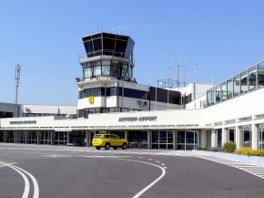 
Le gouvernement flamand a approuvé vendredi un rapport esquissant l avenir des trois aéroports régionaux -Anvers, Ostende-Brug