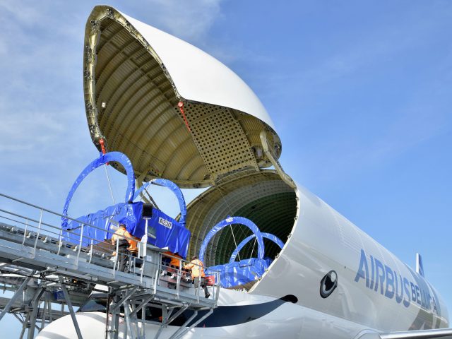 Photo : le Beluga XL se pose à Nantes-Atlantique 3 Air Journal Photo : le Beluga XL se pose à Nantes-Atlantique 3 Air Journal